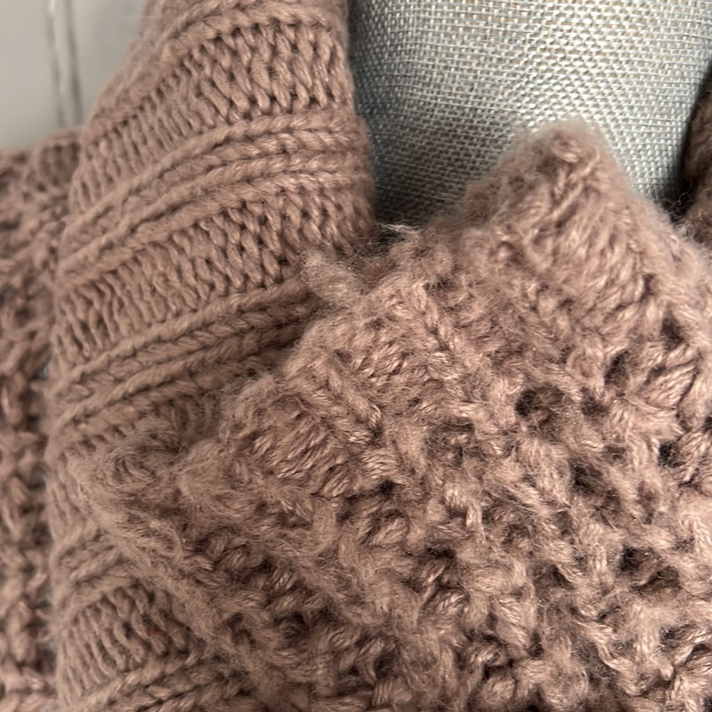 Express Sweater - Picture 5 of 5